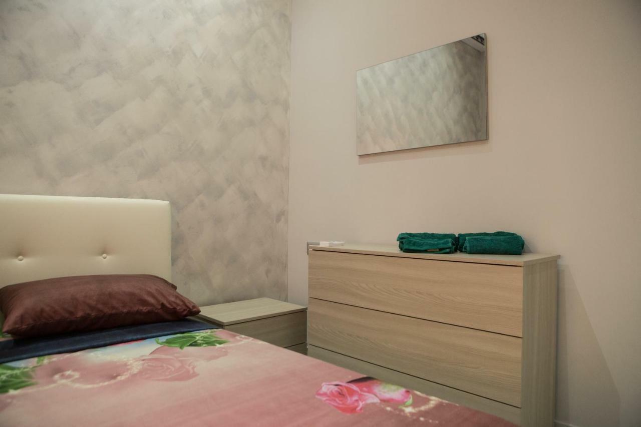 Casa Toto' Apartment Наполи Екстериор снимка